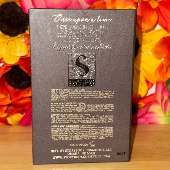 The Tale of Peter Rabbit Makeup Book - Picture 3 of 4